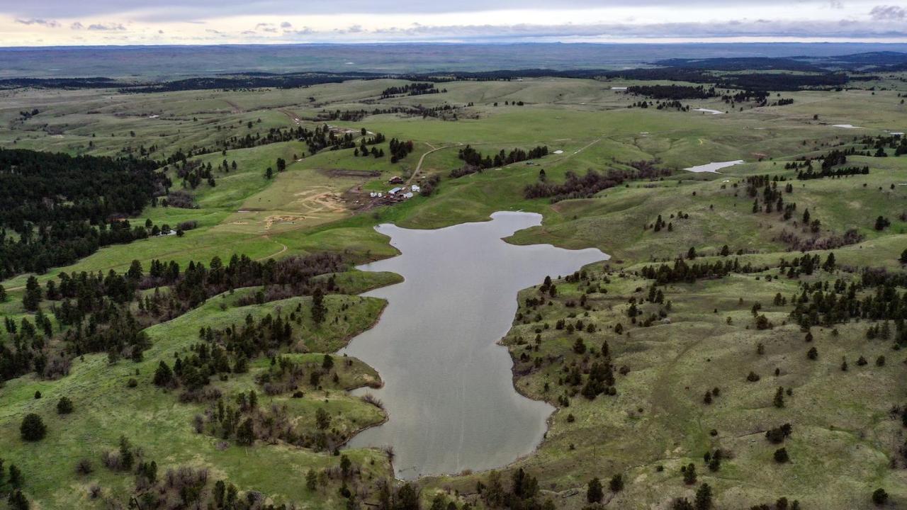 Вилла Lake Guest Ranch Devils Tower Экстерьер фото